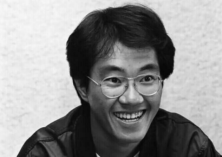 A smiling man with glasses against a plain background.
Spanish: Un hombre sonriendo con gafas contra un fondo plano.
Basque: Irribarre egiten ari den gizon bat betaurrekoekin atzealde lau baten kontra.